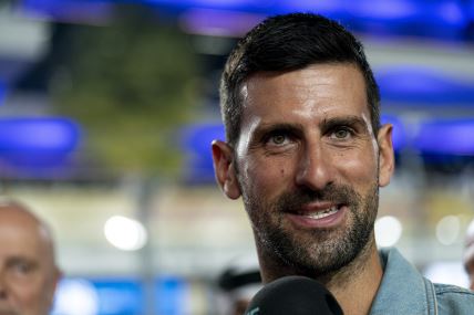 Novak Đoković krupan kadar dok daje izjavu.