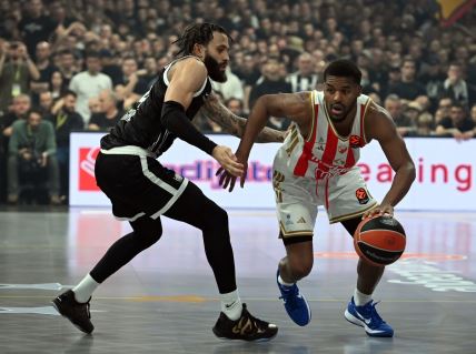 Džared Batler i Dvejn Vašington na meču Partizana i Crvene zvezde