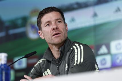 Ćabi Alonso na konferenciji za medije.