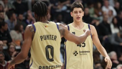 Nikola Kusturica se pozdravlja sa Kevinom Panterom u Barseloni