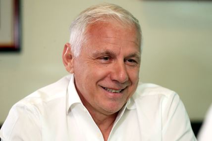 Vladimir Jugović u beloj košulji.