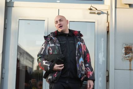 Desingericu supruga izbacila iz kuće