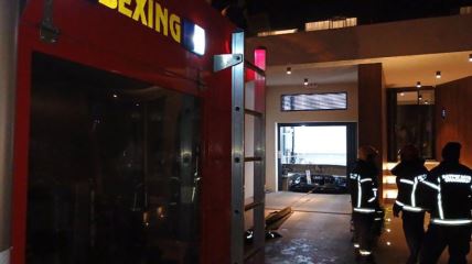 Automobil propao u teretni lift na Vračaru (2).jpg