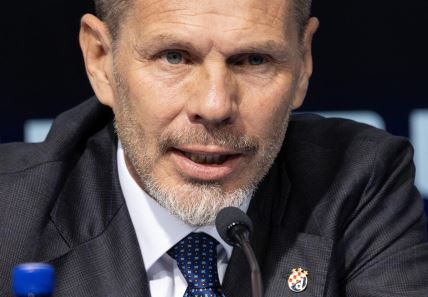 Zvonimir Boban krupan kadar dok nosi sako.