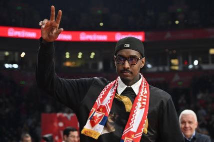 Kvinsi Miler sa šalom Zvezde.