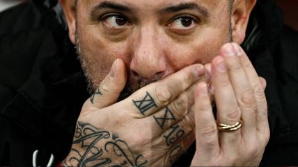 Dejan Stanković se hvata za bradu na utakmici Spartak Moskve