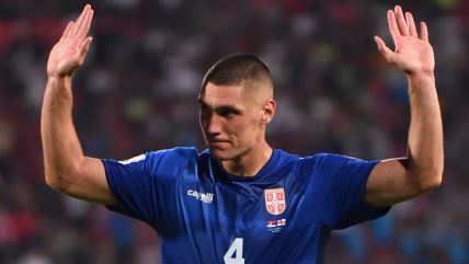 Nikola Milenković diže ruke.