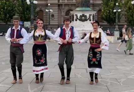 Belgijanac uči kolo.jpg