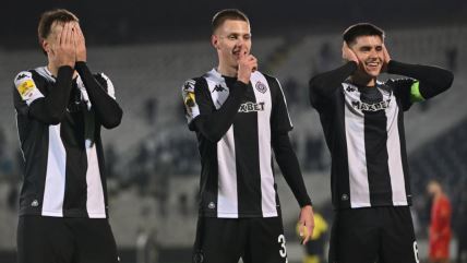 Slavlje fudbalera Partizana Ugrešića Dragojevića i Miloševića