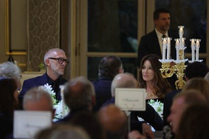 Vensan Kasel uslikan sa 30 godina mlađom na plaži