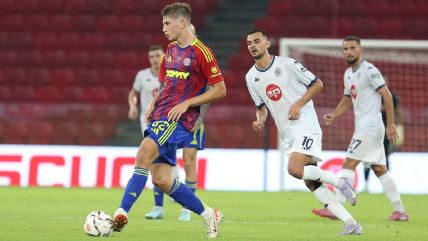 Branimir Mlačić štoper Hajduka iz Splita na utakmici protiv Dinamo Sitija