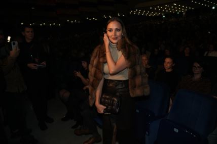 Ko je muškarac sa kojim se uvijala Aleksandra Prijović na Emininom koncertu, a nije Filip