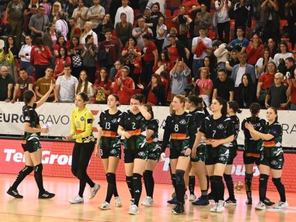 Ženski rukometni klu Železničar iz Inđije u velikim problemima.