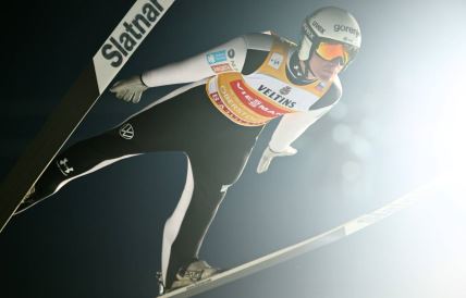 Domen Prevc skače u ski skokovima