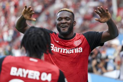 Viktor Bonifejs slavi gol u dresu Bajera.