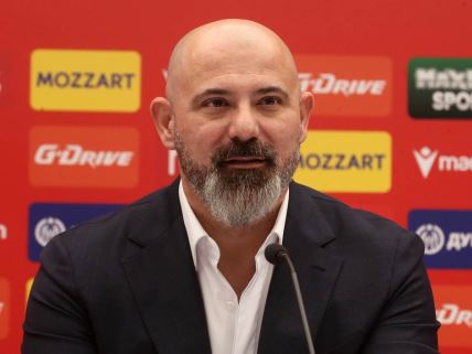 Trener FK Crvena zvezda Dejan Stanković na konferenciji.