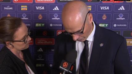 Đoan Penjaroja gleda statistiku posle Monako Partizan