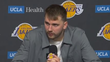 Luka Dončić u košulji daje izjavu.