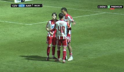 Džej Enem gol protiv Araua  1.jpg