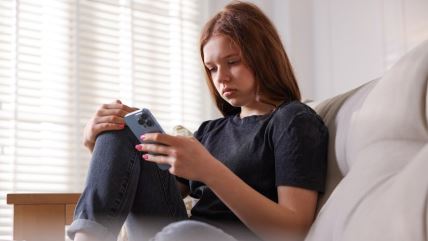 Da li na decu lošije utiču igrice ili društvene mreže.jpg