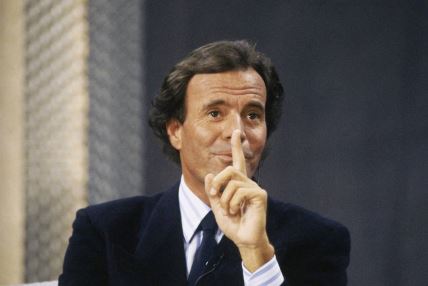 Hulio Iglesijas optužen da je zlostavljao dve žene