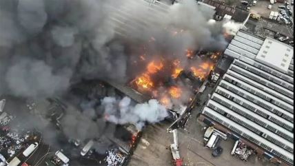 Požar u fabrici u Vulverhemptonu
