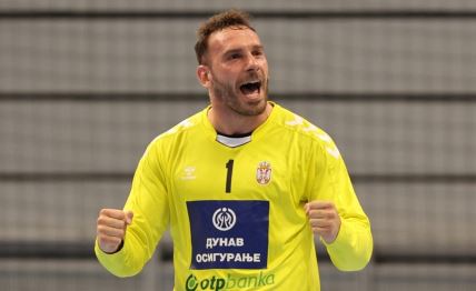 Vladimir Cupara proslavlja odbranu na golu Srbije