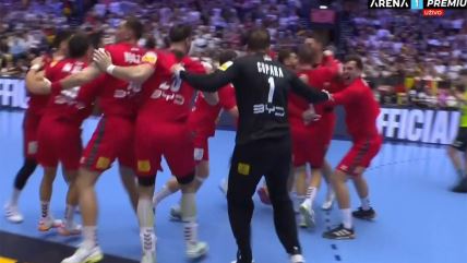 proslava rukometaša posle pobede nad Nemačkom (1).jpg