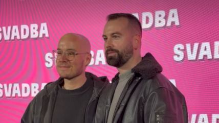 MArko Vuletić na premijeri sa mužem