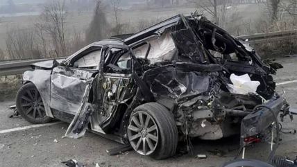 automobil potpuno uništen