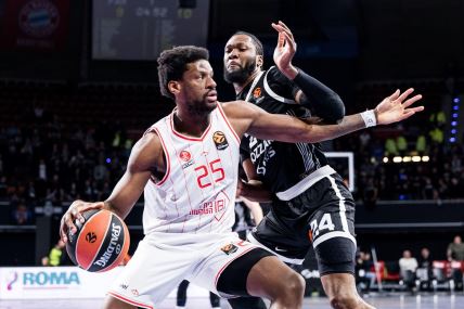 Oturu i Fernando tokom borbe ispod koša Partizana