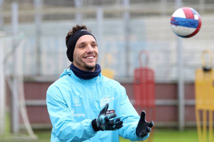 Strahinja Eraković u plavoj opremi Zenita.