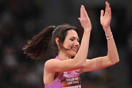 Angelina Topić pozdravlja publiku nakon što je oborila nacionalni rekord