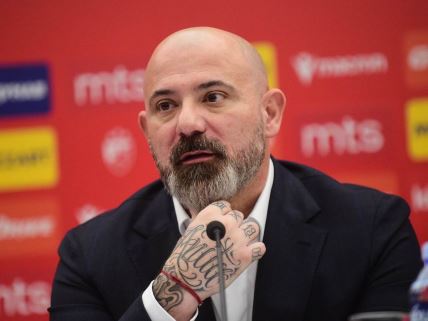 Trener Crvene zvezde Dejan Stanković.