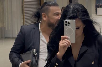 Supruga Đovanija Bajramovića u halterima na proslavi kod Amidžića