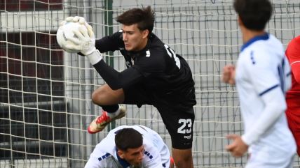 Vuk Draškić brani na golu Srbije.