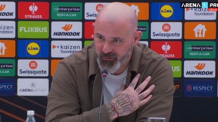 Dejan Stanković na konferenciji za medije.