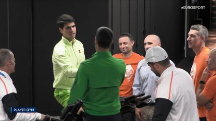 Novak Đoković čestita Karlosu Alkarazu (2).jpg