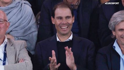 Rafael Nadal se raduje izgubljenom poenu Novaka Đokovića.jpg