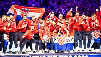 Rukometaši Hrvatske na pobedničkom postolju na EP