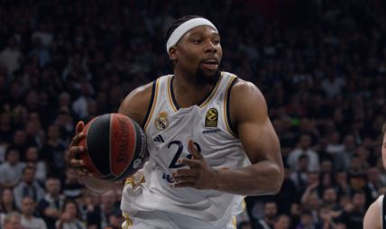 Geršon Jabusele napada koš Partizana u Beogradskoj areni