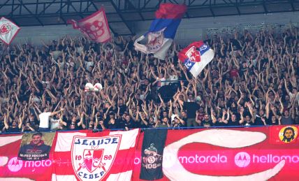 Navijači Crvene zvezde na meču protiv Dubaija.