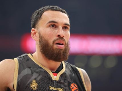 Košarkaš Monaka Majk Džejms.