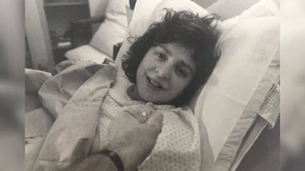 Viralna fotografija sa porođaja od pre 40 godina.jpg