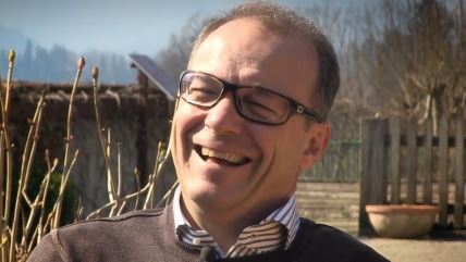 Jure Franko se smeje u emisiji TV Lica kao sav normalan svet.