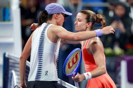 Iga Švjontek i Marija Sakari na turniru u Dohi