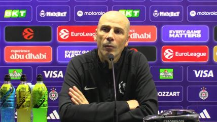 Đoan Penjaroja na konferenciji za novinare Partizana.jpeg