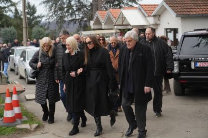 Samo dvoje kolega došlo na sahranu majke Goge Sekulić