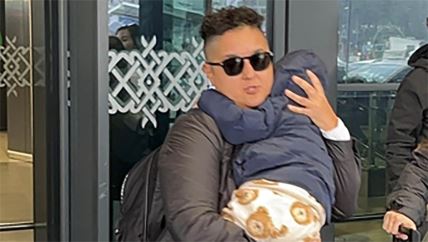 Snimili smo Mariju Šerifović sa sinom na aerodromu