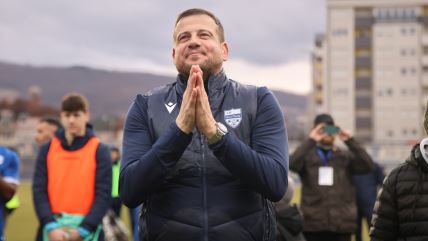 Nenad Lalatović zahvaljuje navijačima u Novom Pazaru